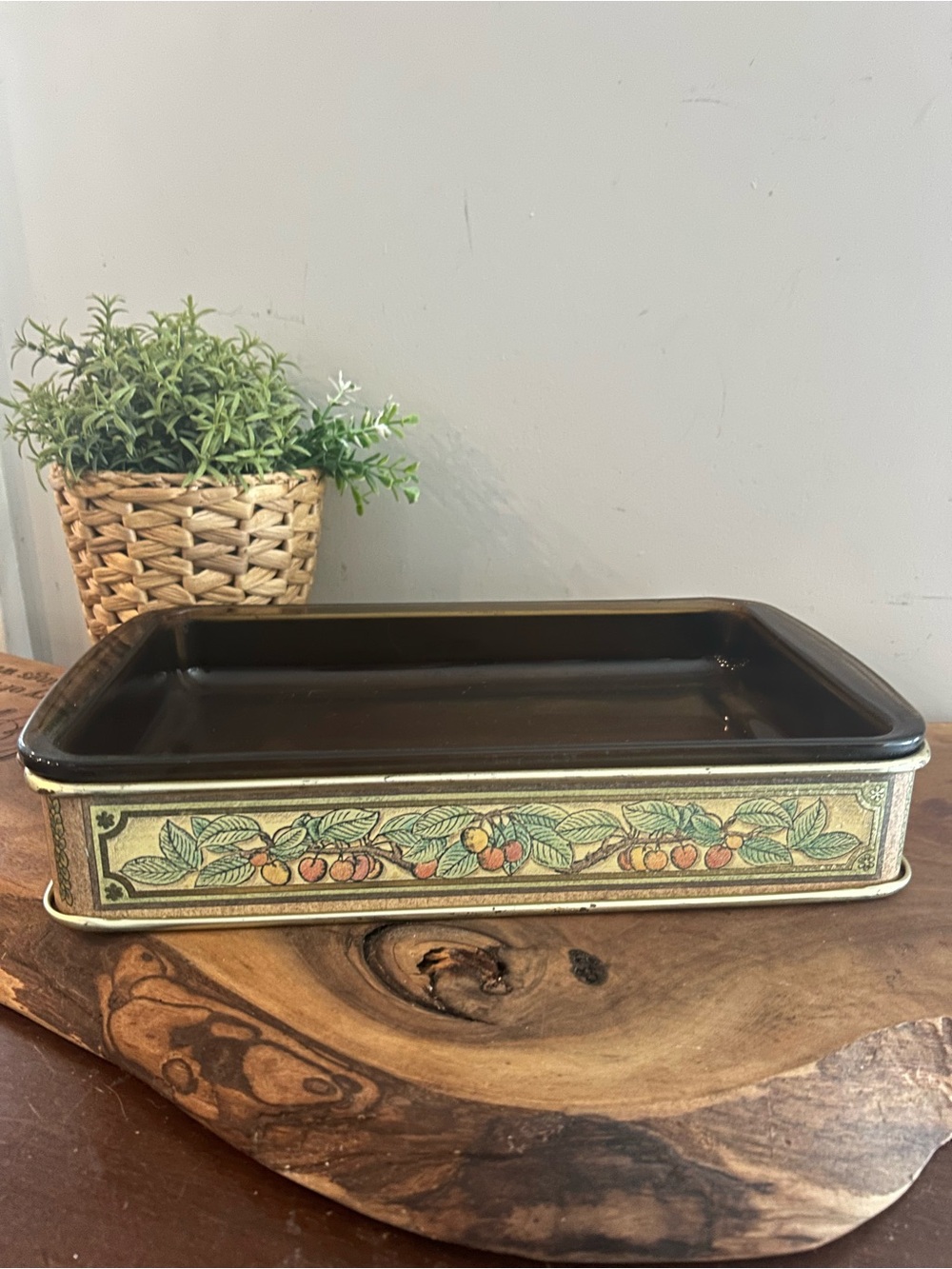 vintage Pyrex Fireside #232 Amber Casserole Dish metal serving carrying  peach